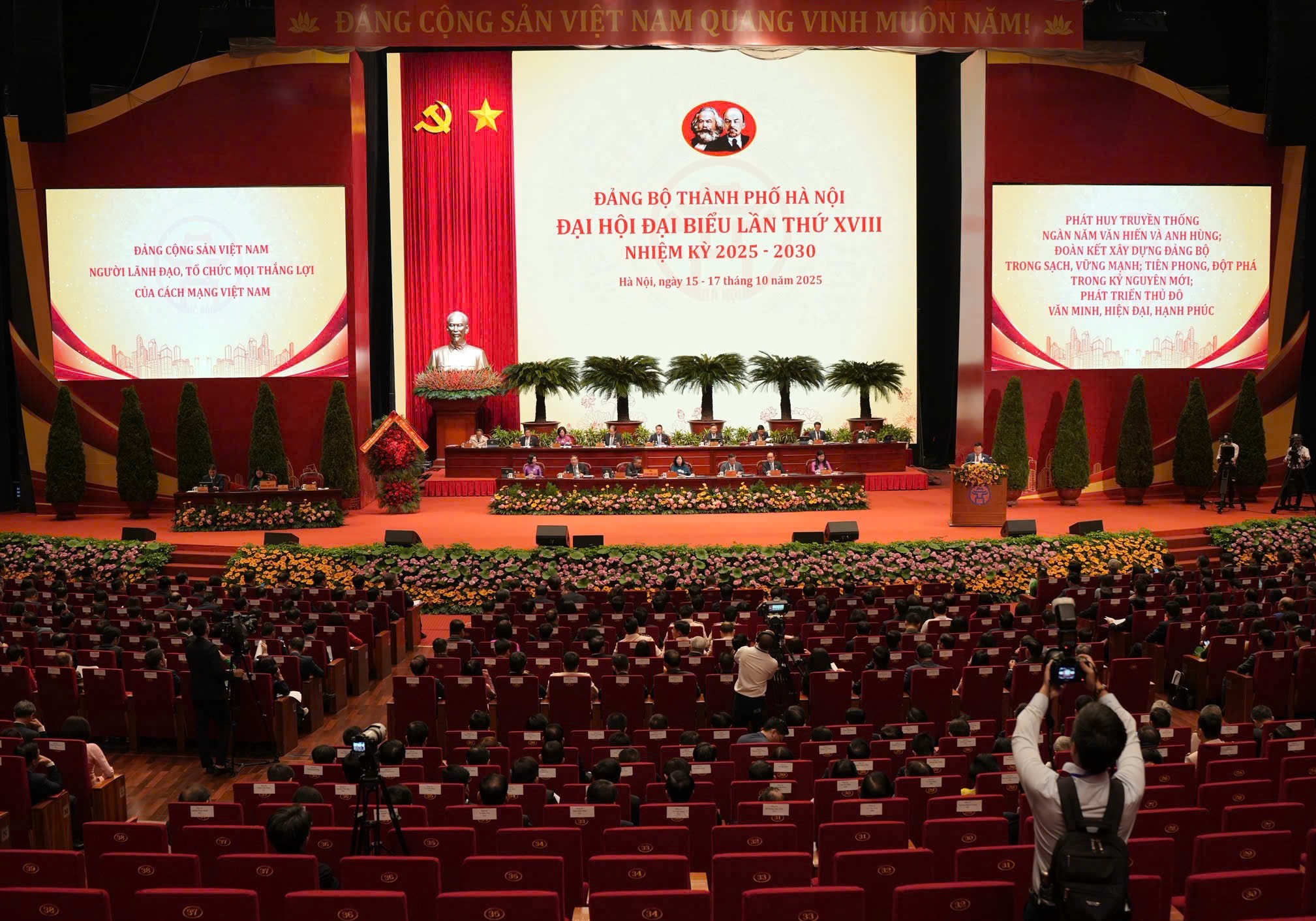 Đồng chí Bùi Thị Minh Hoài tiếp tục giữ chức Bí thư Thành ủy