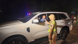 vi pham nong do con kich khung van cho gia dinh di tren cao toc