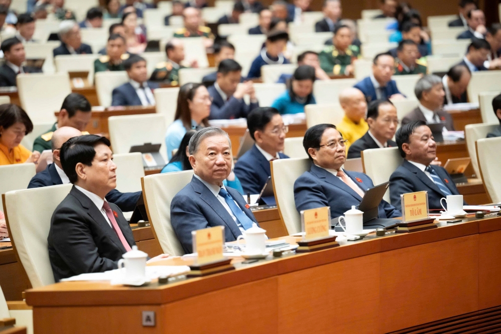 Người dân lo ngại về sự biến động khó lường của giá vàng và bất động sản