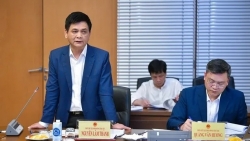 dai bieu quoc hoi ban chuyen ghim cuong gia vang