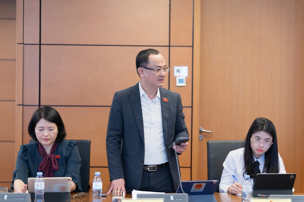 Cấm viên chức lợi dụng danh nghĩa cơ quan Nhà nước để 