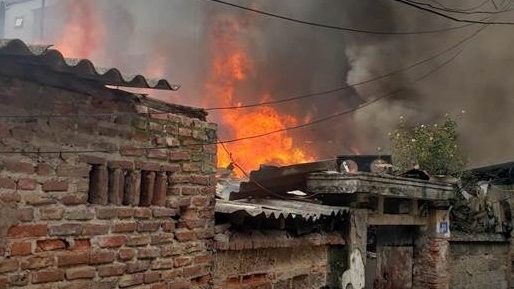 Cháy nhà dân ở phường Tây Mỗ, một người tử vong