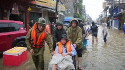 thu tuong bang moi cach phai tiep te cho nguoi dan o nhung noi bi co lap do mua lu