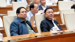 can bo cong chuc di lam xa lam nhieu viec hon ma thu nhap khong kha hon