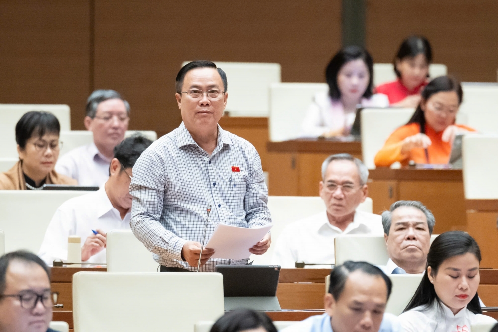 Công việc sau sáp nhập rất lớn, có công chức xã phải làm từ 10-12 tiếng/ngày