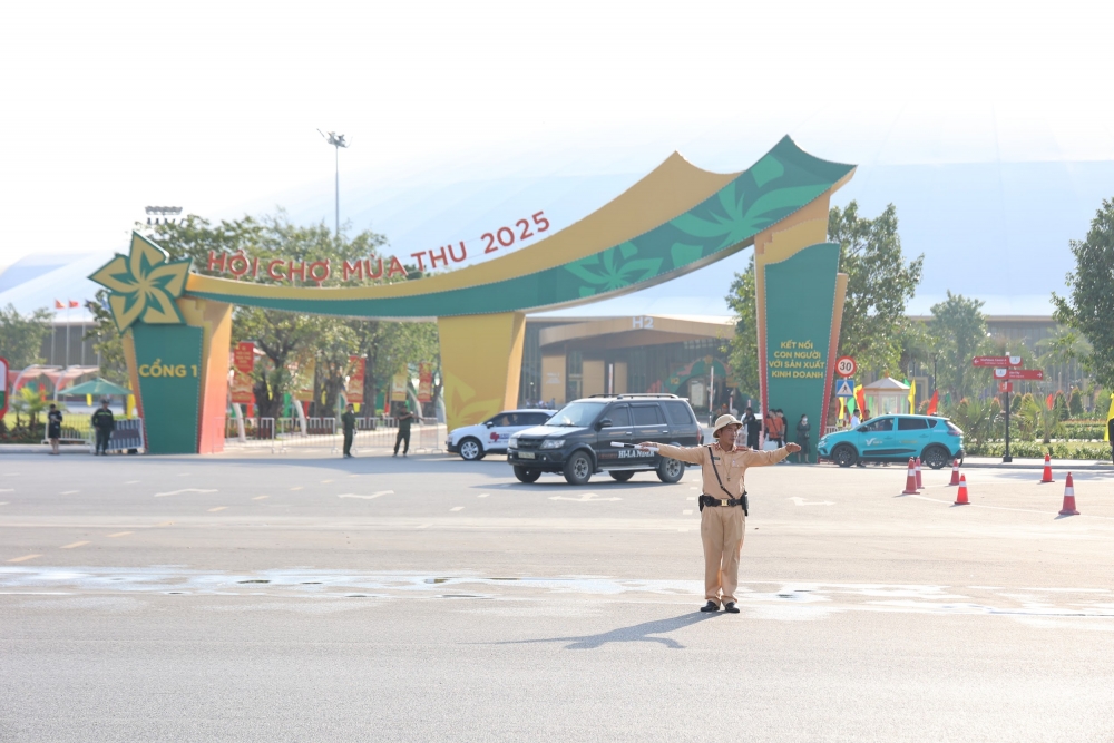 Công an Hà Nội: Bảo đảm tuyệt đối an toàn giao thông tại Hội chợ Mùa Thu 2025 Công an Hà Nội: Bảo đảm tuyệt đối an toàn giao thông tại Hội chợ Mùa Thu 2025