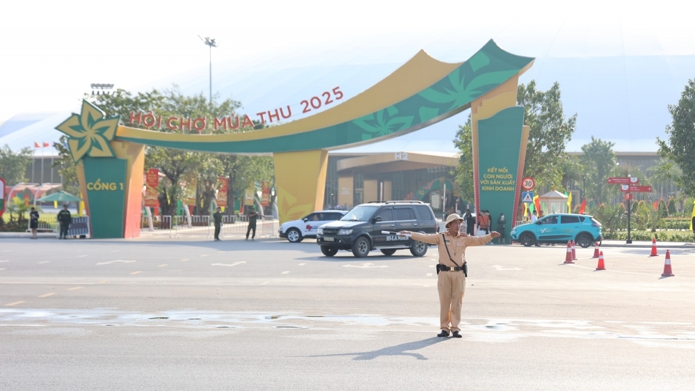 Công an Hà Nội: Bảo đảm tuyệt đối an toàn giao thông tại Hội chợ Mùa Thu 2025
