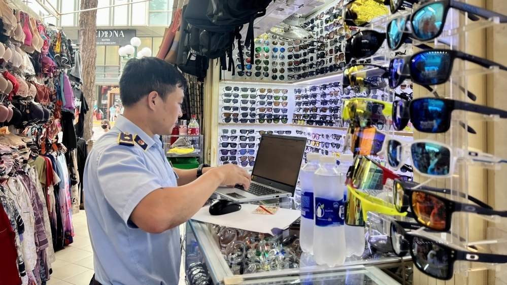 Nóng cuộc chiến chống buôn lậu, hàng giả tại phía Nam