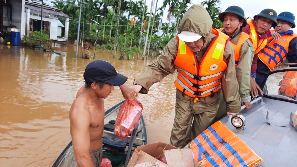 Bí thư Thành ủy Hà Nội gửi thư thăm hỏi 3 tỉnh miền Trung bị thiệt hại do thiên tai Bí thư Thành ủy Hà Nội gửi thư thăm hỏi 3 tỉnh miền Trung bị thiệt hại do thiên tai