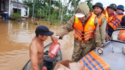 bi thu thanh uy ha noi gui thu tham hoi 3 tinh mien trung bi thiet hai do thien tai