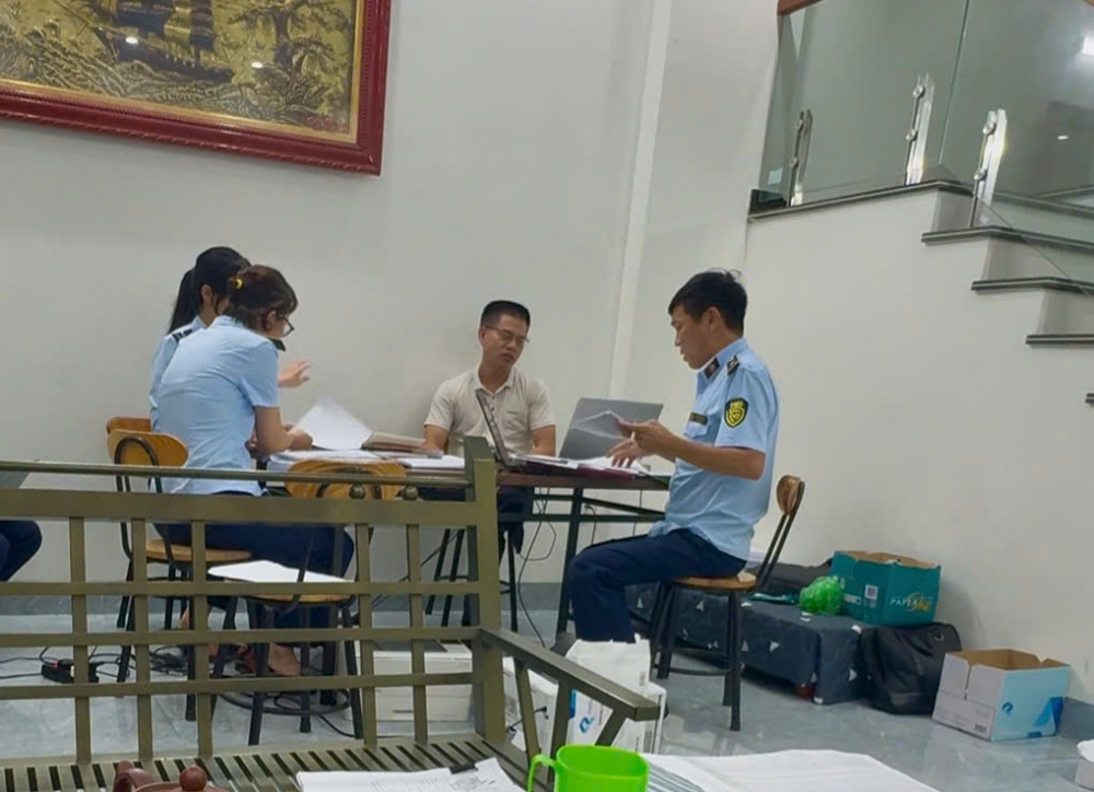 Một doanh nghiệp ở Ninh Bình bị xử lý vì kinh doanh xăng dầu “trôi nổi” Một doanh nghiệp ở Ninh Bình bị xử lý vì kinh doanh xăng dầu “trôi nổi”