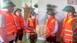 bo chinh tri yeu cau khan truong khac phuc hau qua mua lu o mien trung