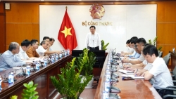 kho khan den dau cung khong duoc phep de dut gay nguon cung xang dau