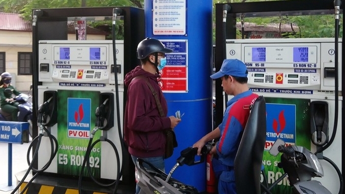 Hai Phó Thủ tướng chủ trì họp khẩn bàn về điều hành xăng dầu