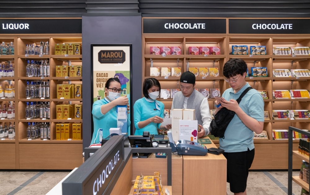 Cửa hàng miễn thuế dưới phố đầu tiên ở Đà Nẵng của "Vua hàng hiệu" chính thức đón khách