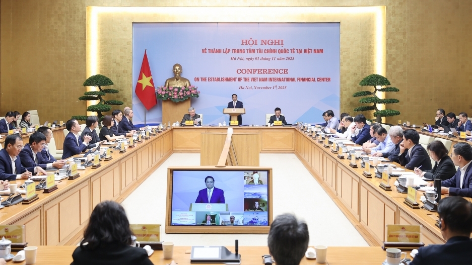 Thủ tướng: Trung tâm tài chính quốc tế tại Việt Nam hoạt động ngay trong tháng 11 này