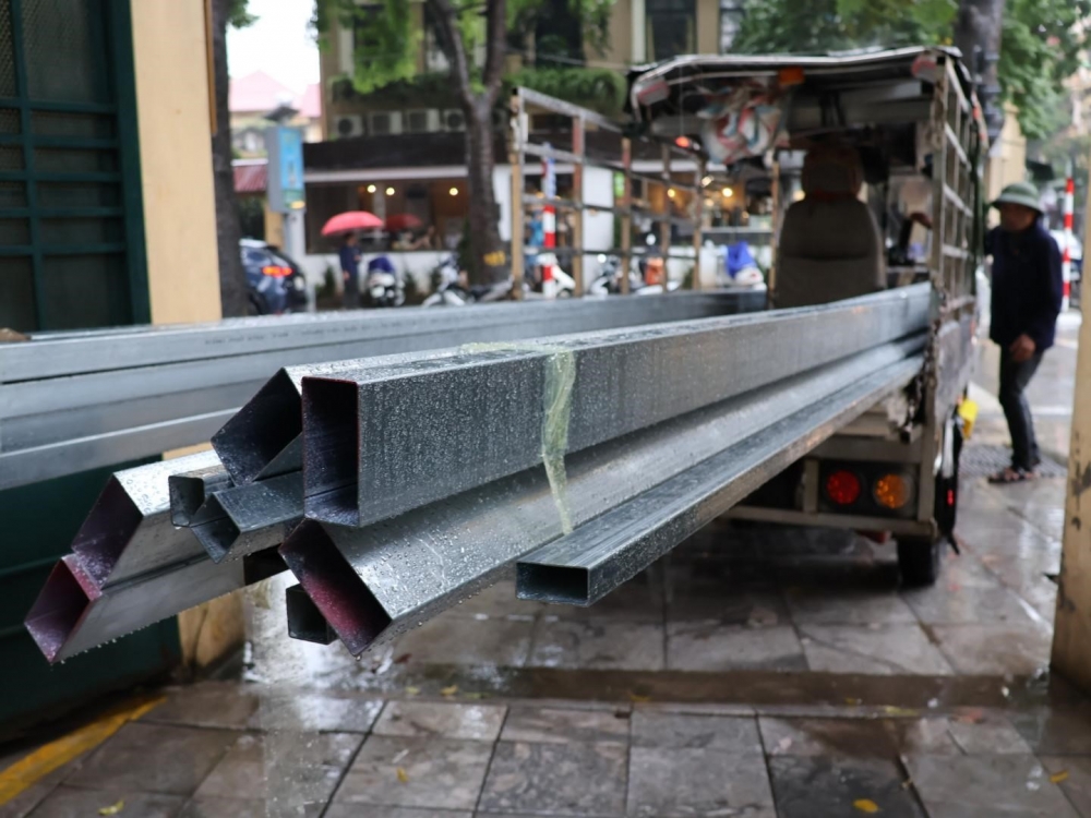 Hà Nội xử lý xe tự chế, chở hàng hoá cồng kềnh gây mất an toàn giao thông