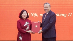 dong chi bui thi minh hoai giu chuc bi thu dang uy mttq cac doan the trung uong