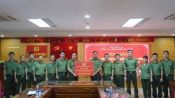 cong an ha noi trao qua ho tro da nang quang ngai khac phuc hau qua bao lut