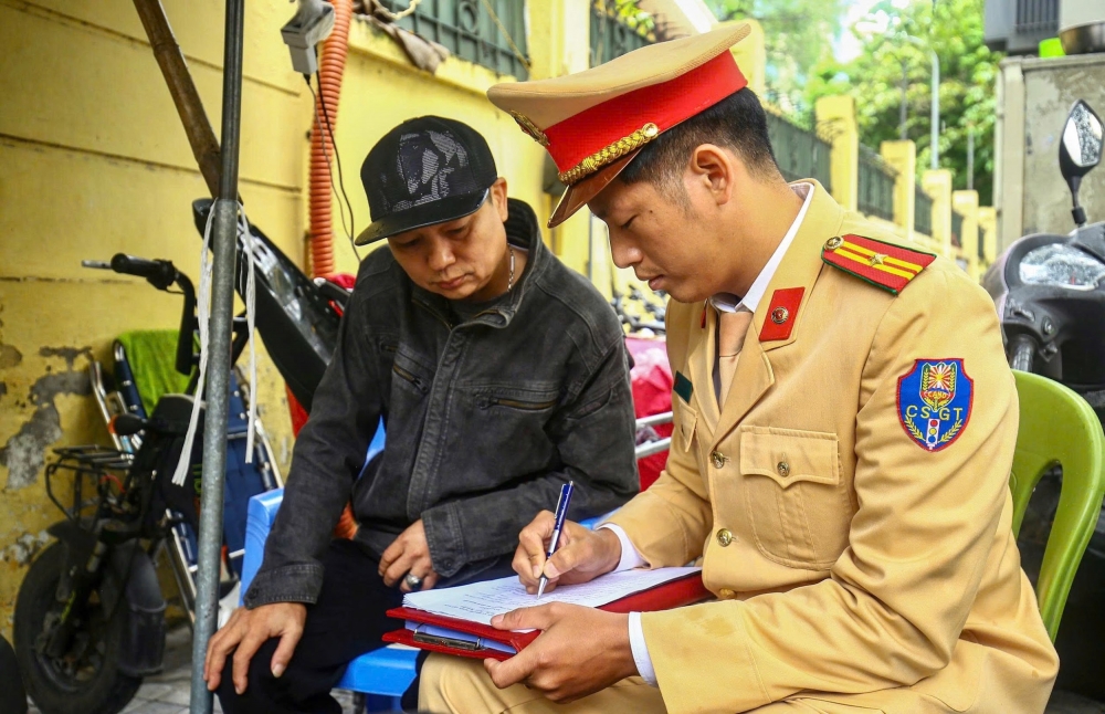 Tổng kiểm tra bãi giữ xe trong, ngoài trường học: Hàng chục nghìn học sinh vi phạm