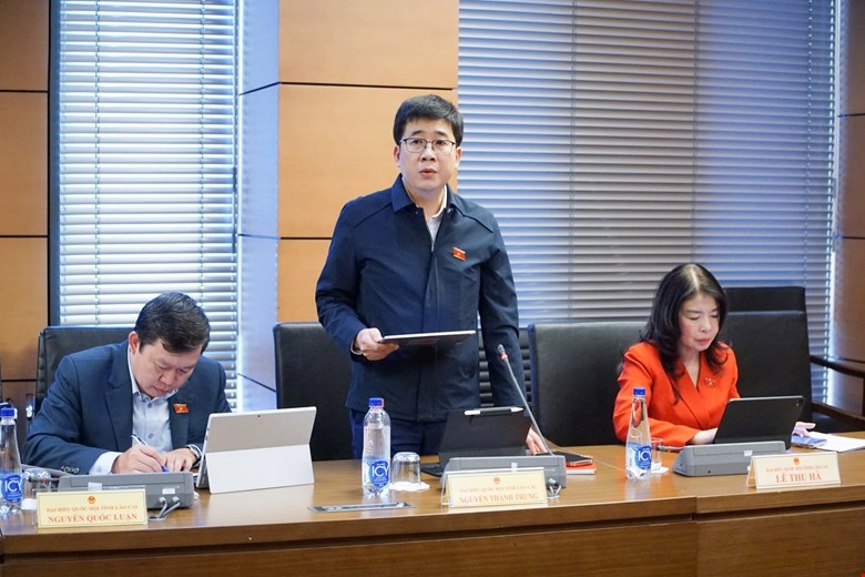 Đại biểu Quốc hội băn khoăn cơ chế thưởng cho cán bộ thuế khi thu vượt dự toán Đại biểu Quốc hội băn khoăn cơ chế thưởng cho cán bộ thuế khi thu vượt dự toán