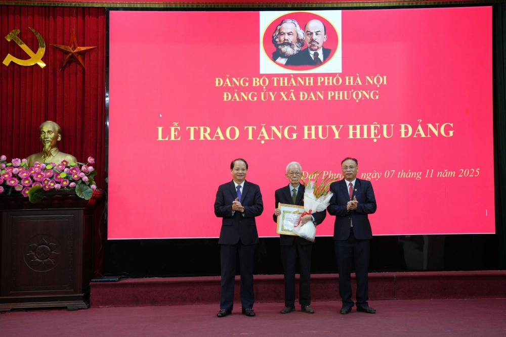 Đảng bộ xã Đan Phượng tự hào tri ân các đảng viên lão thành