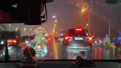 csgt ha noi dung mo to dac chung dua nguoi dot quy di cap cuu