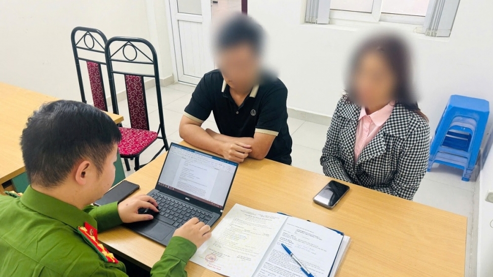 Khách sạn Royal Hostel ở phố Hàng Cháo bị xử lý vì "bùng" phòng của khách trong đêm