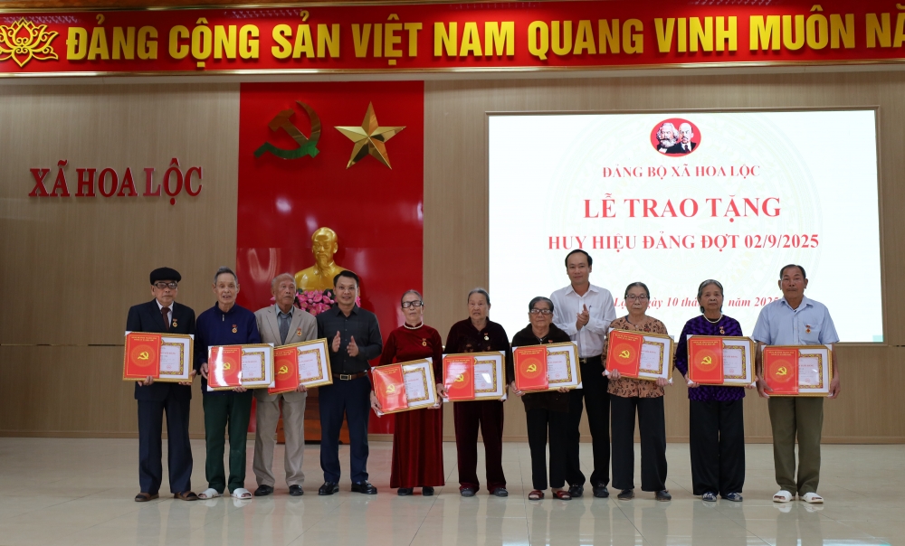 Đảng viên lão thành chung tay xây dựng xã Hoa Lộc giàu đẹp, văn minh Đảng viên lão thành chung tay xây dựng xã Hoa Lộc giàu đẹp, văn minh