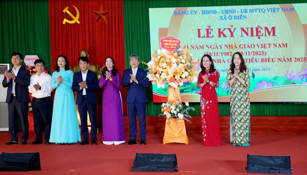 Mỗi thầy cô giáo hãy là tấm gương đạo đức, tự học và sáng tạo