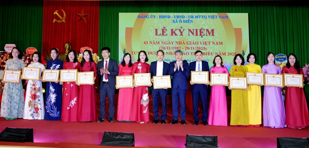 Mỗi thầy cô giáo hãy là tấm gương đạo đức, tự học và sáng tạo