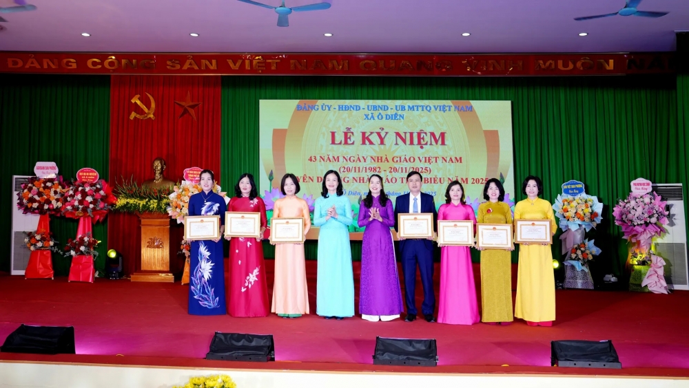 Mỗi thầy cô giáo hãy là tấm gương đạo đức, tự học và sáng tạo