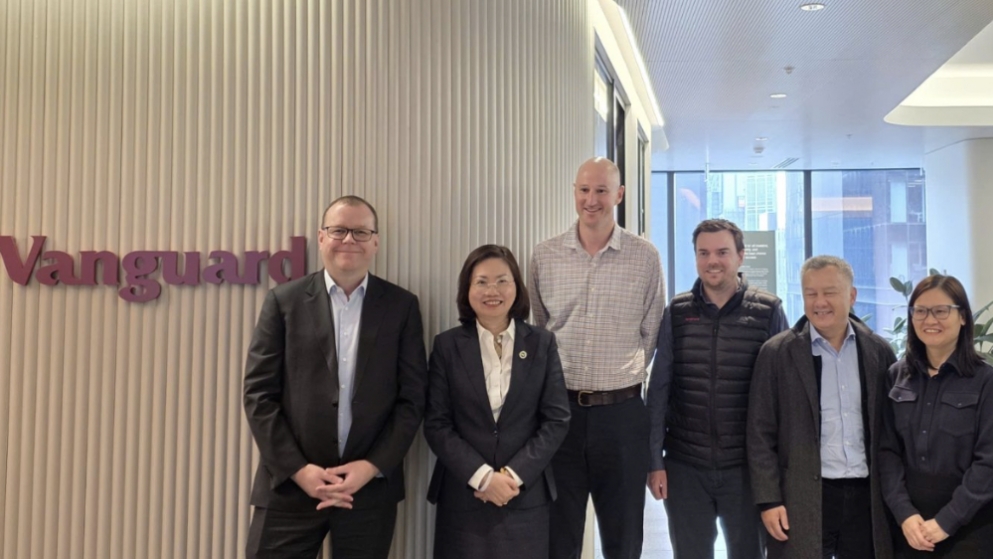 Quỹ quản lý tài sản lớn nhất thế giới đánh tiếng đầu tư vào chứng khoán Việt Nam