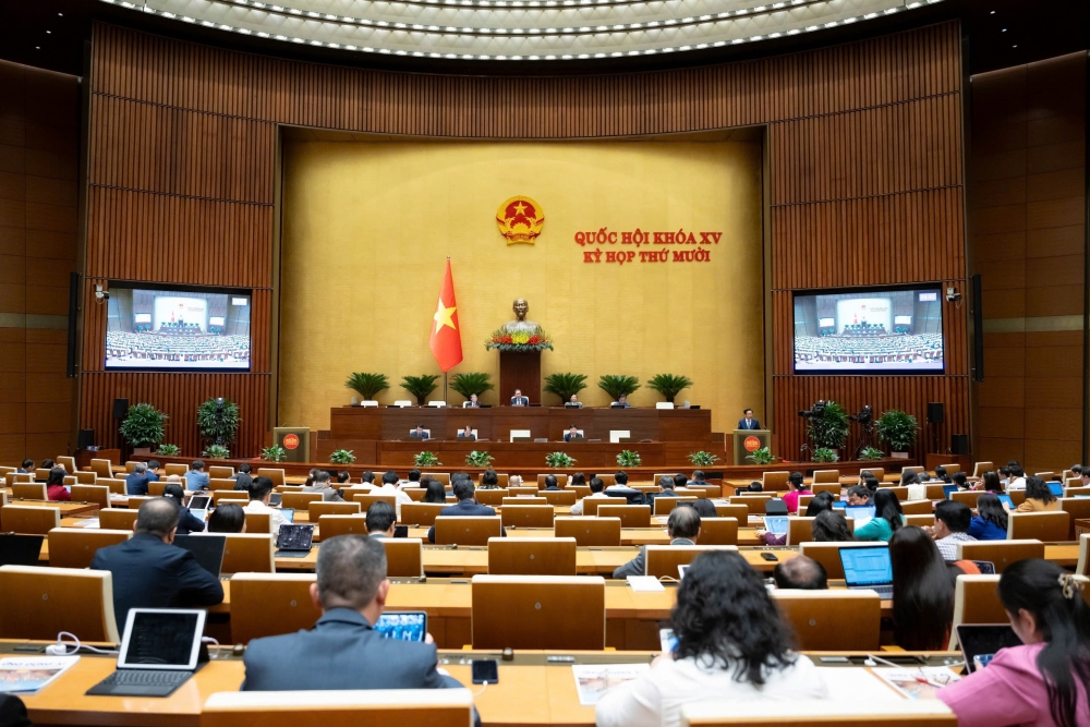 Bộ trưởng Bộ Nội vụ giải trình quy định viên chức được “chân trong, chân ngoài” Bộ trưởng Bộ Nội vụ giải trình quy định viên chức được “chân trong, chân ngoài”