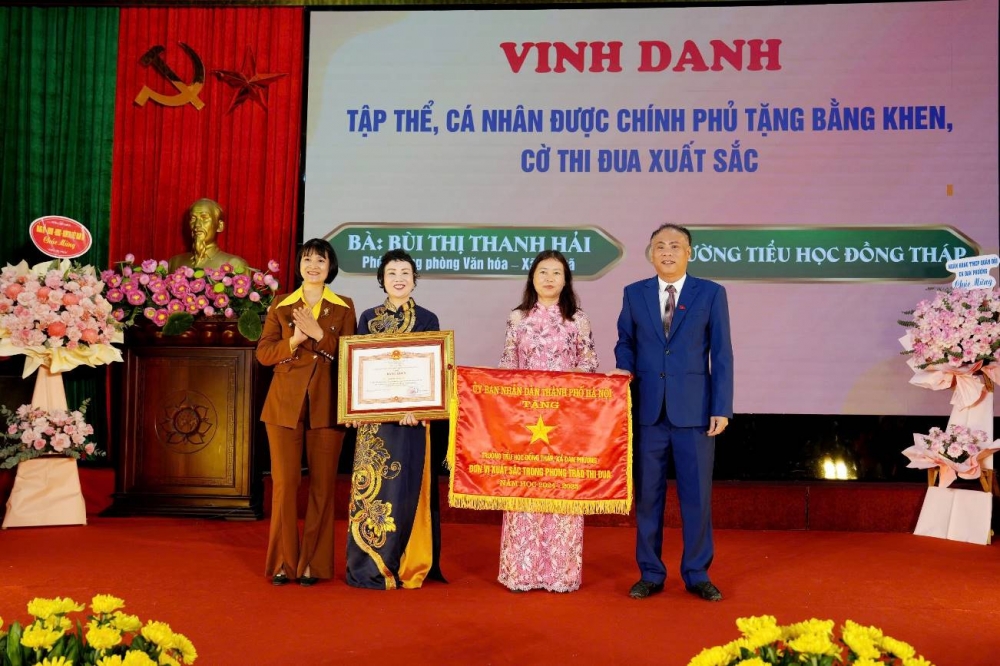 Xã Đan Phượng tri ân những người miệt mài Xã Đan Phượng tri ân những người miệt mài
