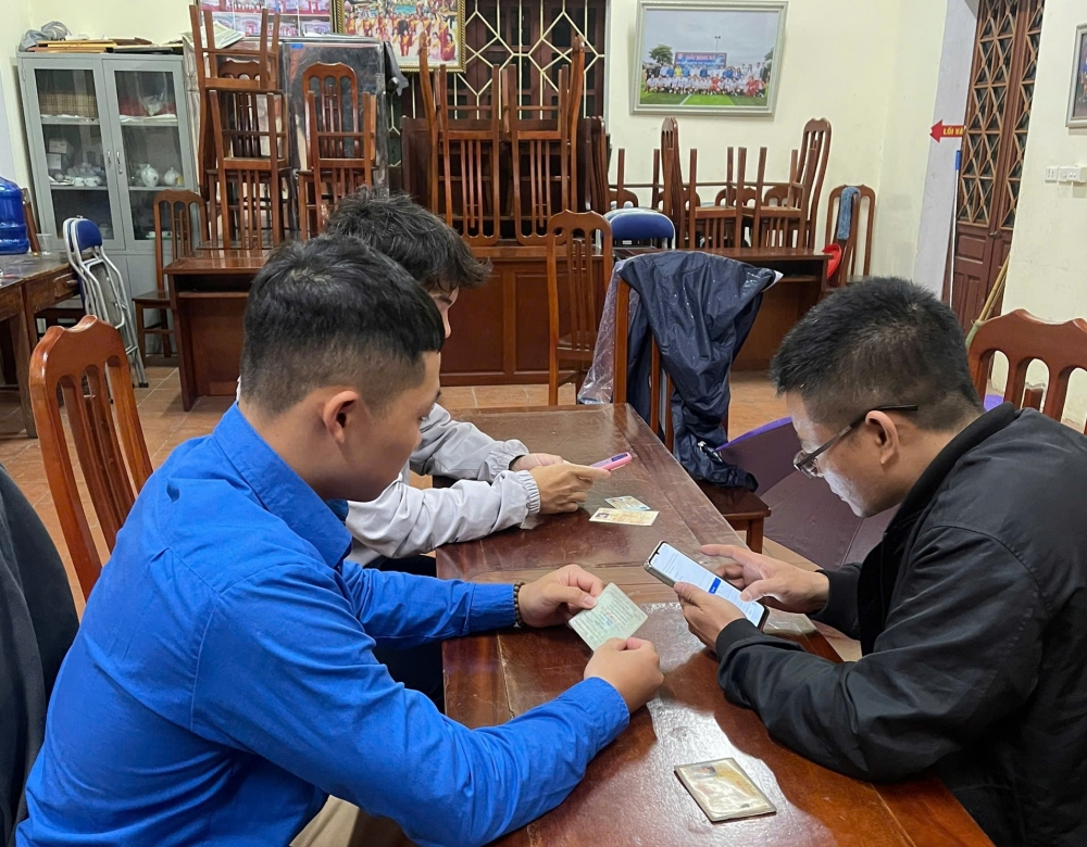 Công an Hoài Đức tăng tốc làm sạch dữ liệu phương tiện và giấy phép lái xe