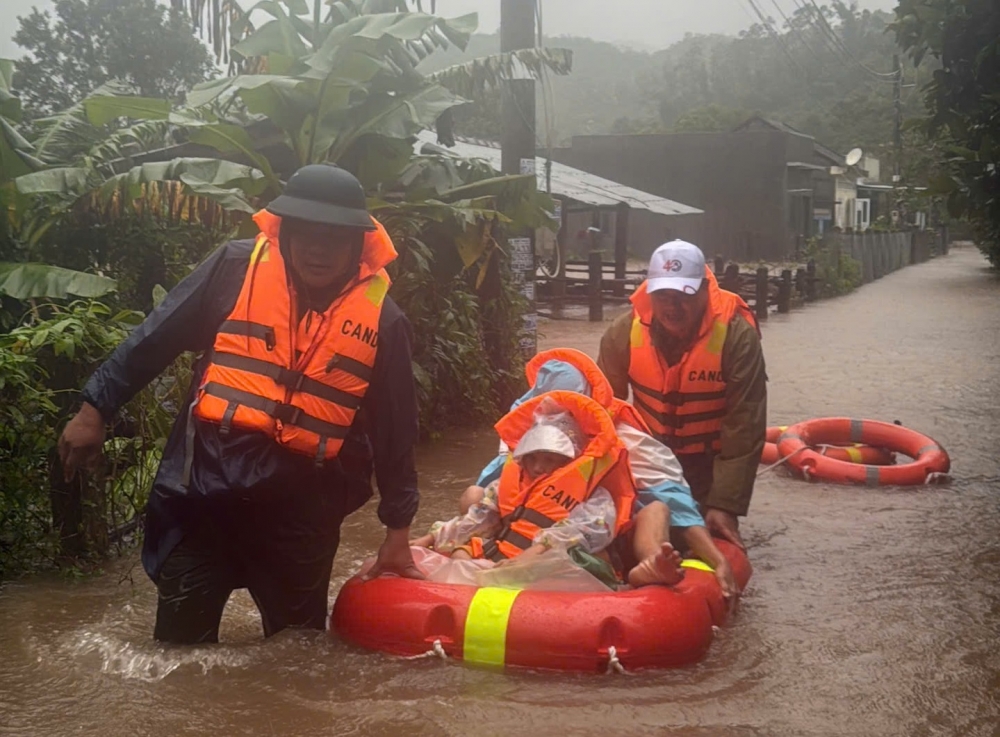 Tổng lực cứu người, không để người dân kêu cứu mà không được cứu giúp kịp thời