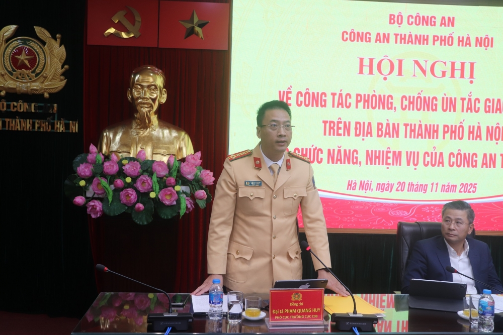 Công an Hà Nội bàn cách phòng chống ùn tắc giao thông