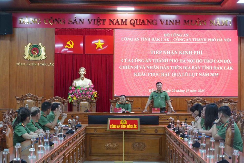 Công an Hà Nội thăm hỏi, hỗ trợ Đắk Lắk khắc phục hậu quả mưa lũ Công an Hà Nội thăm hỏi, hỗ trợ Đắk Lắk khắc phục hậu quả mưa lũ