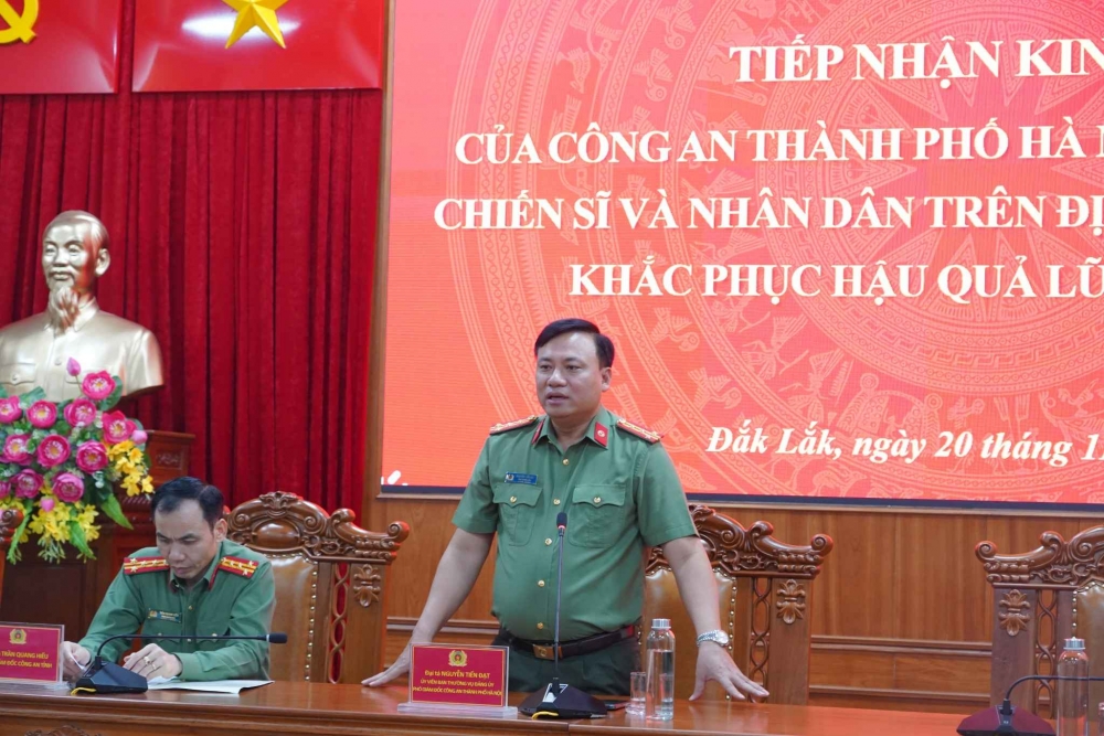 Công an Hà Nội thăm hỏi, hỗ trợ Đắk Lắk khắc phục hậu quả mưa lũ Công an Hà Nội thăm hỏi, hỗ trợ Đắk Lắk khắc phục hậu quả mưa lũ