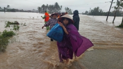 bo chinh tri giao 4 dia phuong truc tiep chi vien ho tro 4 tinh thiet hai nang do mua lu