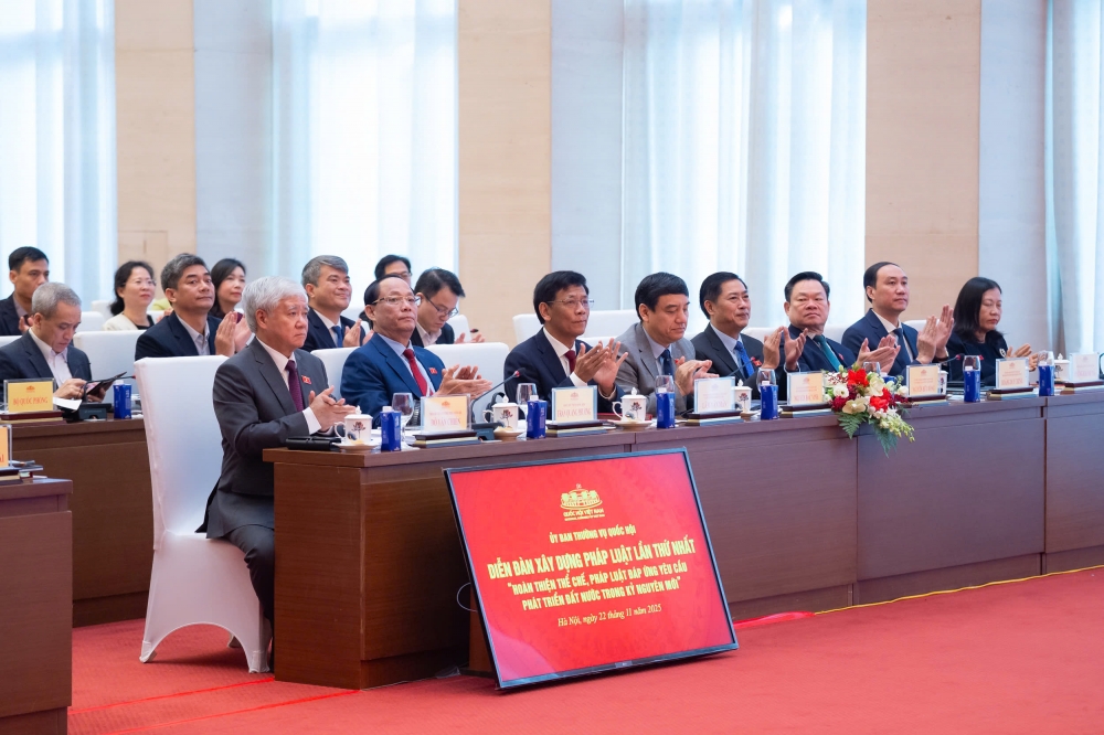 Chủ tịch Quốc hội: Rà soát những sơ hở, điểm nghẽn của pháp luật để sửa đổi, hoàn thiện