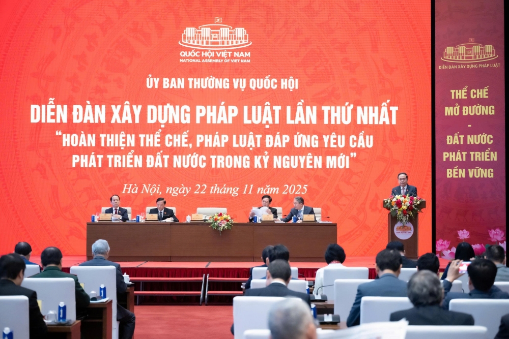 Chủ tịch Quốc hội: Rà soát những sơ hở, điểm nghẽn của pháp luật để sửa đổi, hoàn thiện