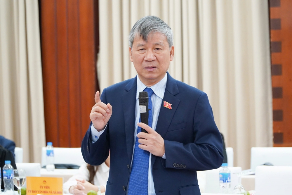 Nhiều người bệnh sống mà như chết, dồn toàn bộ tiền bạc vào điều trị