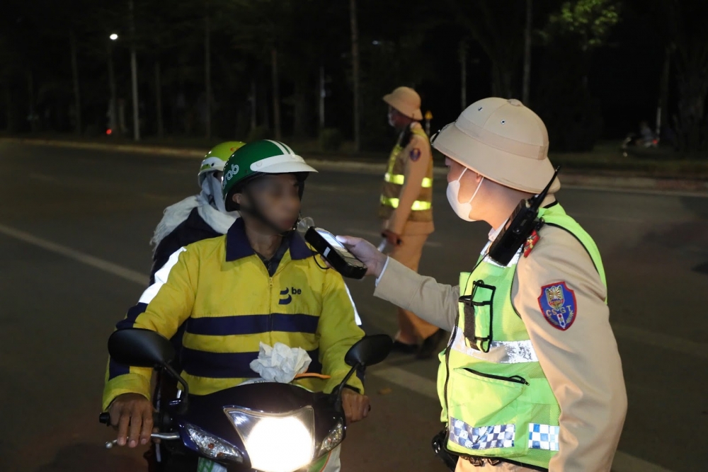 Hà Nội: Xử lý 284 trường hợp vi phạm nồng độ cồn trong ngày cuối tuần Hà Nội: Xử lý 284 trường hợp vi phạm nồng độ cồn trong ngày cuối tuần