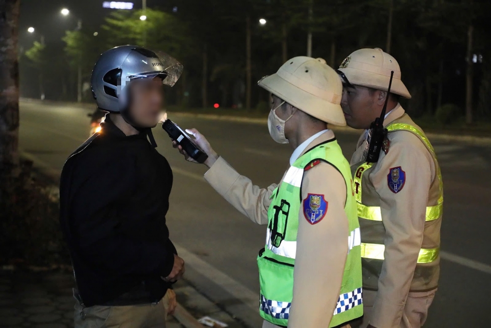 Hà Nội: Xử lý 284 trường hợp vi phạm nồng độ cồn trong ngày cuối tuần Hà Nội: Xử lý 284 trường hợp vi phạm nồng độ cồn trong ngày cuối tuần