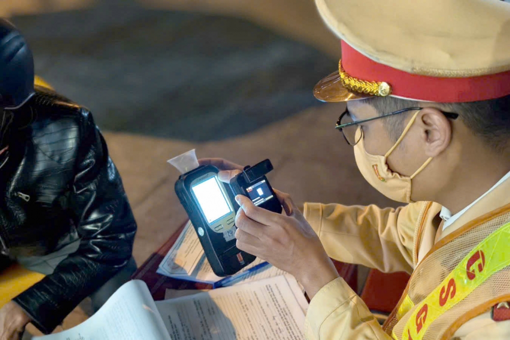 Hà Nội: Xử lý 284 trường hợp vi phạm nồng độ cồn trong ngày cuối tuần Hà Nội: Xử lý 284 trường hợp vi phạm nồng độ cồn trong ngày cuối tuần