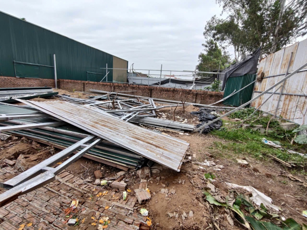 Xã Dương Hòa xử lý vi phạm đất đai: Chính quyền kiên trì vận động, người dân tự nguyện tháo dỡ Xã Dương Hòa xử lý vi phạm đất đai: Chính quyền kiên trì vận động, người dân tự nguyện tháo dỡ