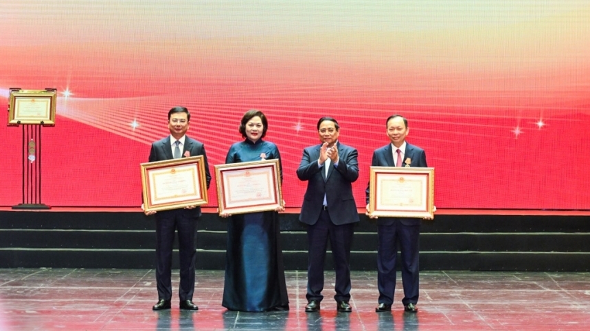 Nguyên Phó Thống đốc Thường trực Đào Minh Tú đón nhận Huân chương Độc lập hạng Nhì