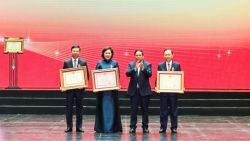 Nguyên Phó Thống đốc Thường trực Đào Minh Tú đón nhận Huân chương Độc lập hạng Nhì